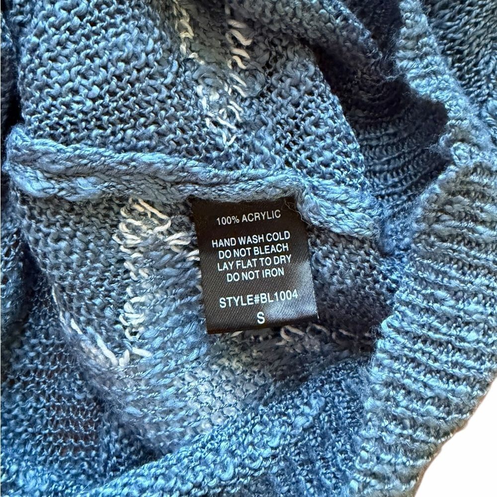 Women's Star Patterned Knit Sweater - Blue and White - Picture 4 of 4